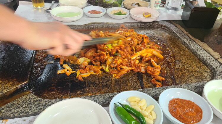 (4점) 칠곡군 동명면 오리 장작 불고기 맛집. '고향의봄' 작업 사진 6