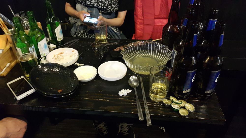 <인천 중구 동인천 \"꼬치집\"> 숙성시킨 꼬치를 숯불에 구워주는 집 작업 사진 9
