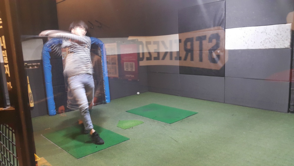 <대구 광장코아 \"스트라이크존 대구광장구장\"> 스크린야구 처음 해봤는데 상당히 재미있네요. 작업 사진 8