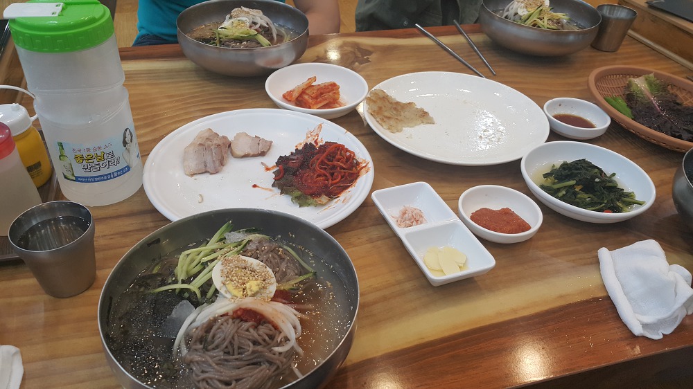 <부산 동래구 사직동 \"소문난춘천막국수\"> 맛이 자극적이지 않고 깔끔해서 괜찮았던 물막국수 작업 사진 7
