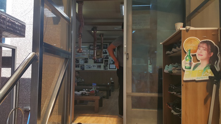 <울릉도 물회맛집 \"신비섬횟집\"> 인근 바다에서 잡은 싱싱한 생선으로 만든 물회 작업 사진 4