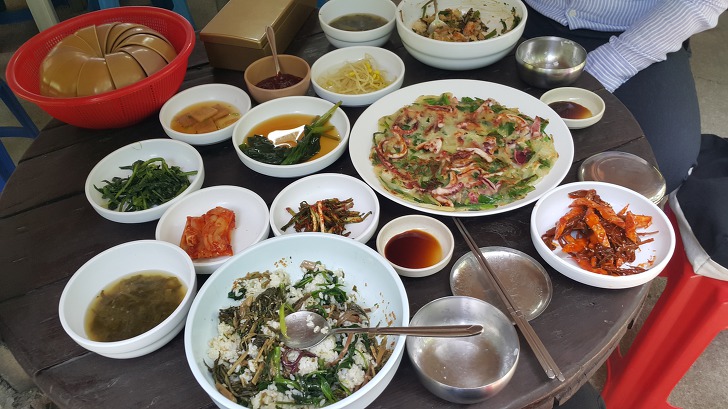 <울릉도 나리분지 \"야영장식당\"> 산채비빔밥 전문점. 산채나물이 부드럽고 맛있었습니다. 작업 사진 9
