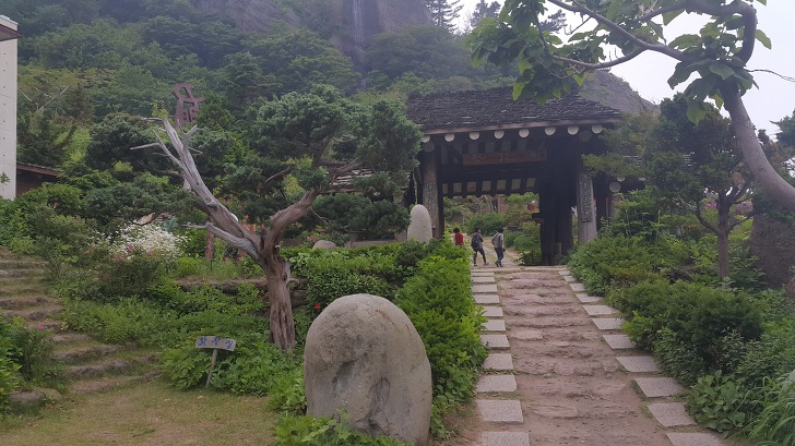 <울릉도 3박 4일 2부 "울릉예림원"> 울릉도 추천 관광지. 사진찍기 좋은 곳. 조경공원. 작업 사진 17
