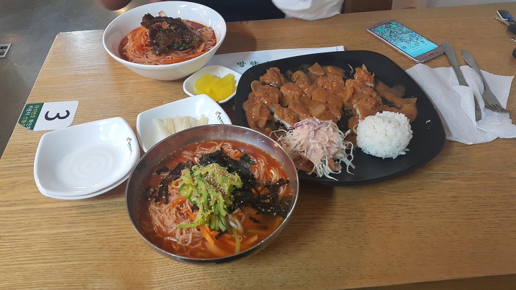 <대구 수성 두산동 \"망향비빔국수\"> 야밤에 국수 먹으러 나왔습니다. 작업 사진 4