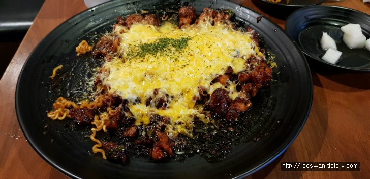 칠곡3지구 꼬꼬아찌숯불치킨칠곡점. 숯불치킨 달달 매콤하니 맛있네요. 작업 사진 6
