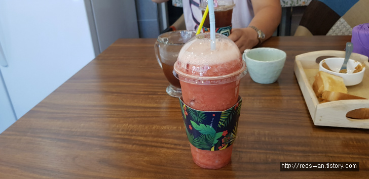 대구대학교 평사리 원룸단지 내에 있는 맘콩카페. 미숫가루 맛있어요. 작업 사진 4