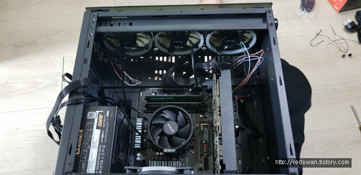 집에서 컴퓨터 조립하기. 라이젠2600 램8기가 지포스GTX1060 970EVO 작업 사진 10