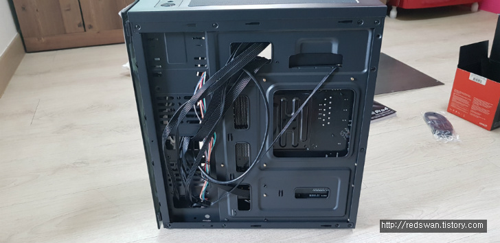 집에서 컴퓨터 조립하기. 라이젠2600 램8기가 지포스GTX1060 970EVO 작업 사진 11