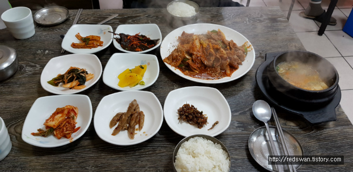 대구 수성구 황금동 저렴한 한식집. 엄마손칼국수에서 먹은 돼지두루치기. 작업 사진 4