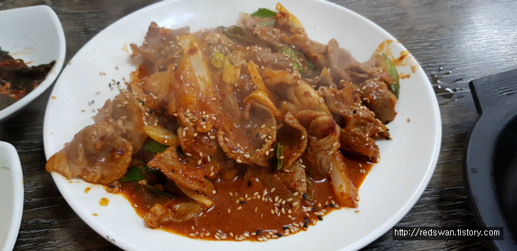 대구 수성구 황금동 저렴한 한식집. 엄마손칼국수에서 먹은 돼지두루치기. 작업 사진 5