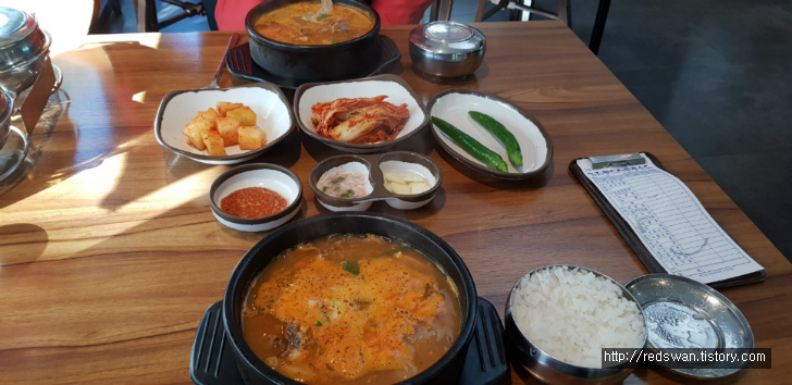 인천 서구 연희동 가좌동진천토종순대 청라점. 뻘건 순대국밥 매콤하니 맛있습니다. 작업 사진 6