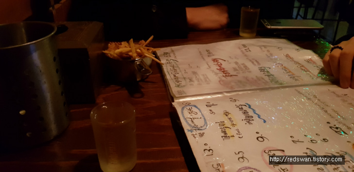 대구 동성로 심야식당스툴. 조미료 안 들어간 맛깔나는 안주와 바카디151 작업 사진 6