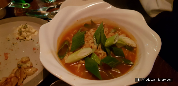 대구 동성로 심야식당스툴. 조미료 안 들어간 맛깔나는 안주와 바카디151 작업 사진 9