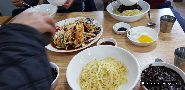 별점3/5점. 포항 오복짬뽕. 간짜장에 공기밥은 무료. 작업 사진 4