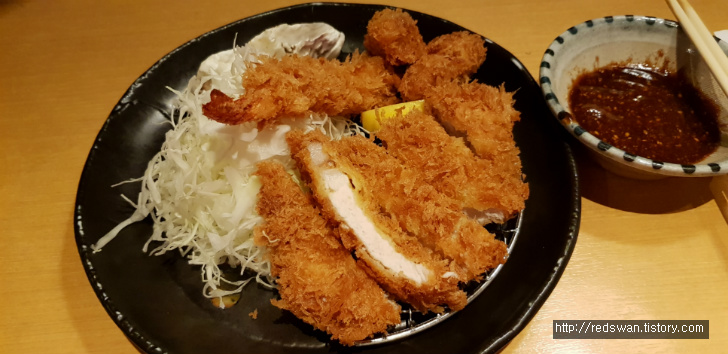 별점 3.5/5점. 오사카에서 자주 볼 수 있는 간코 돈카츠에서 점심식사. 작업 사진 13