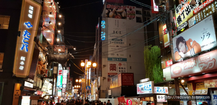 오사카 도톤보리의 야경과 구리코 네온 작업 사진 3