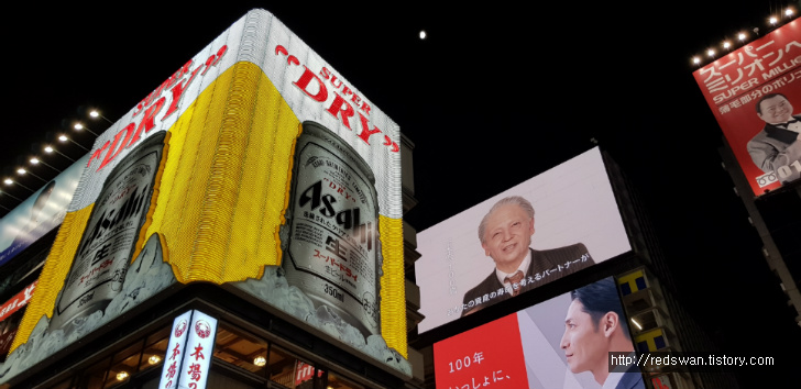 오사카 도톤보리의 야경과 구리코 네온 작업 사진 5