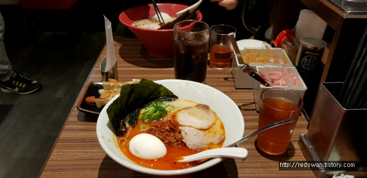 잇푸도 라멘. 라멘보다 교자 만두가 훨씬 맛있네요. 작업 사진 5
