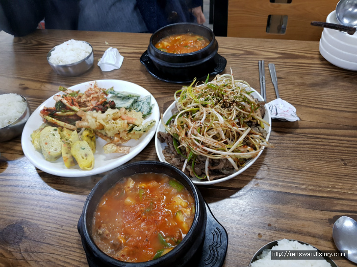 별점 5/5점. 대구대 고인돌 엄마의밥상. 된장찌개, 석쇠불고기, 비빔밥, 고등어생선구이. 작업 사진 2