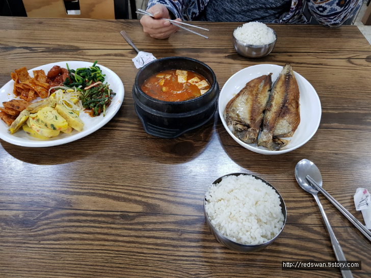 별점 5/5점. 대구대 고인돌 엄마의밥상. 된장찌개, 석쇠불고기, 비빔밥, 고등어생선구이. 작업 사진 6