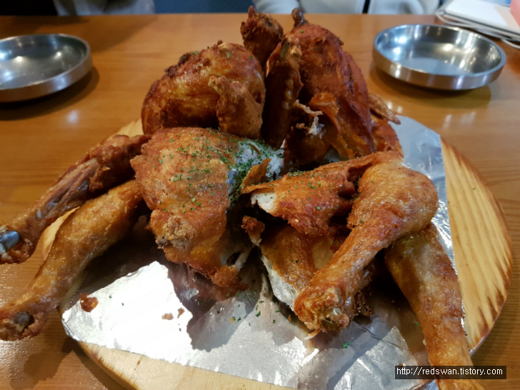 별점 5/5점. 앞산옛날통닭. 통닭도 물냉면도 닭떡볶이도 맛납니다. 작업 사진 5