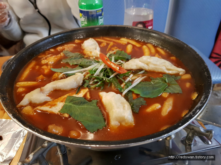 별점 5/5점. 앞산옛날통닭. 통닭도 물냉면도 닭떡볶이도 맛납니다. 작업 사진 7