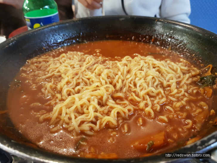 별점 5/5점. 앞산옛날통닭. 통닭도 물냉면도 닭떡볶이도 맛납니다. 작업 사진 10