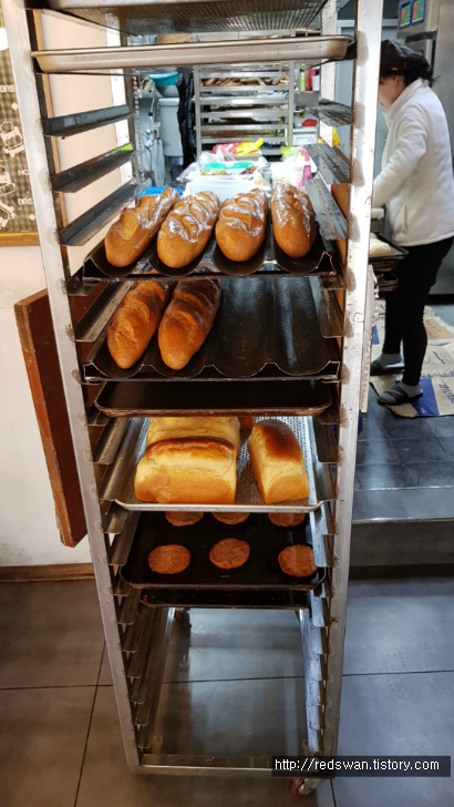 별점4/5점. 대곡역 앞 저렴하고 맛있는 빵집 호미브레드. 작업 사진 6