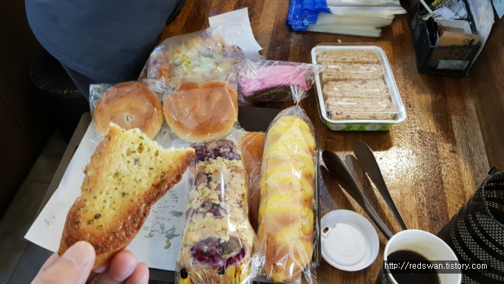 별점4/5점. 대곡역 앞 저렴하고 맛있는 빵집 호미브레드. 작업 사진 7