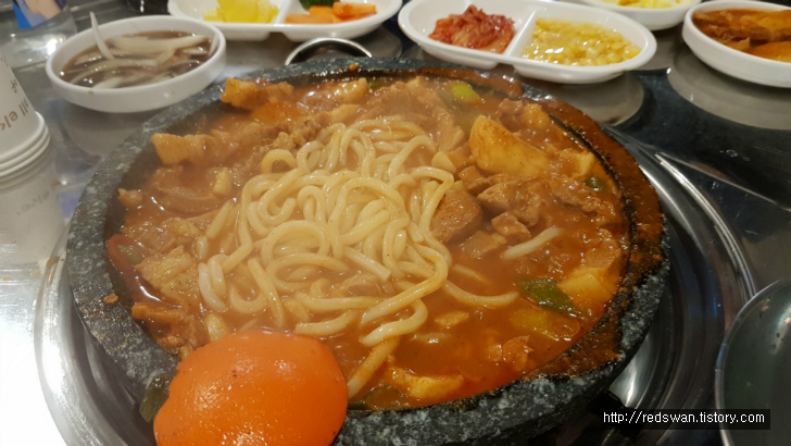 별점3/5점. 대봉동 술집 술돼지. 오래 끓이면 맛있는 돼지짜박이. 작업 사진 7