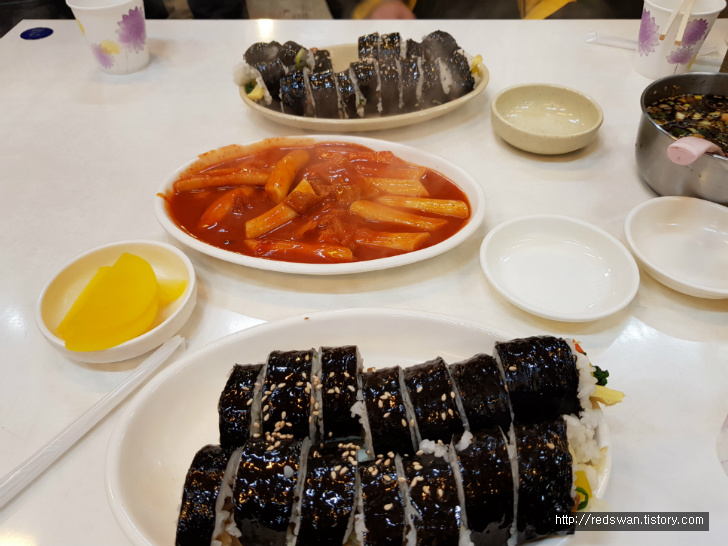 별점2/5점. 봉덕시장 소문난에덴떡볶이분식. 4명이 분석집 털다. 작업 사진 4