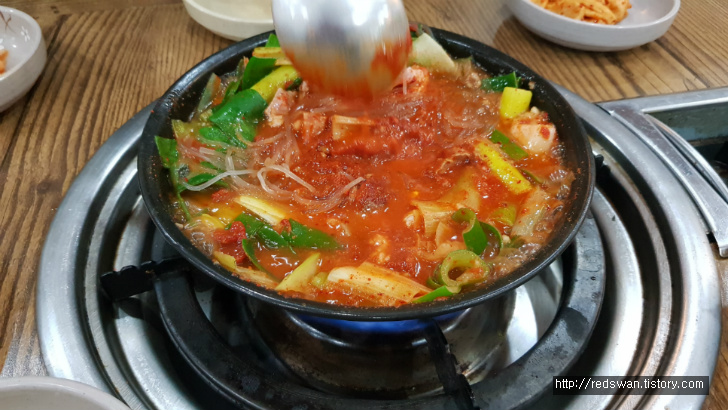 대구 시지 김치찜 맛집. 동인동김치찜찌개 시지 직영점. 작업 사진 9